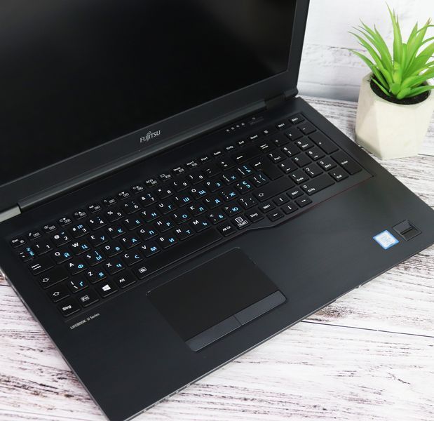 Б/в Ноутбук 15.6" Fujitsu LifeBook U758 Intel Core i5-8350U 32Gb RAM 480Gb SSD 11111-1084-1456841
