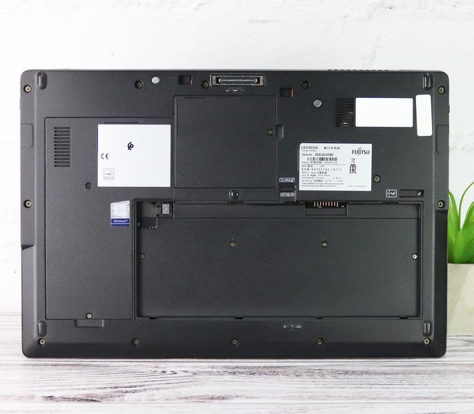 Б/в Ноутбук 15.6" Fujitsu LifeBook U758 Intel Core i5-8350U 8Gb RAM 256Gb SSD 11111-989-3