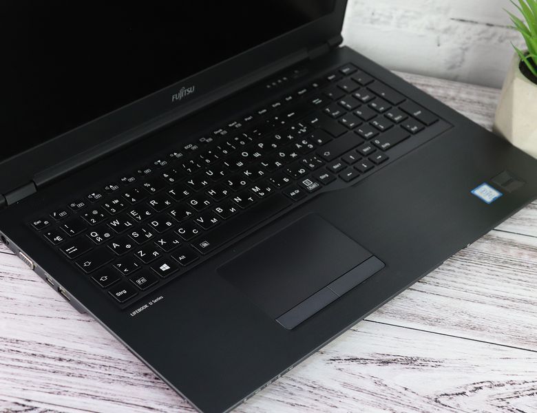 Б/в Ноутбук 15.6" Fujitsu LifeBook U758 Intel Core i5-8350U 8Gb RAM 256Gb SSD 11111-989-3