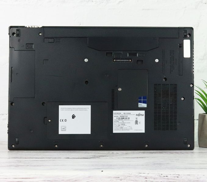 Б/у Ноутбук 15.6" Fujitsu LifeBook E556 Intel Core i5-6300U 32Gb RAM 256Gb SSD FullHD 7777-29022024-663501-00306