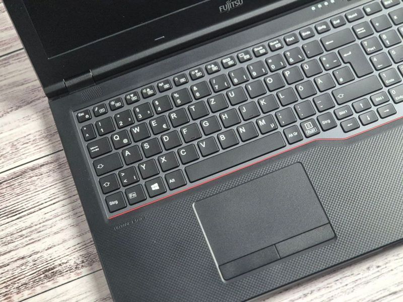 Б/у Ноутбук 15.6" Fujitsu LifeBook E459 Intel Core i5-8250U 8Gb RAM 256Gb SSD FullHD IPS 777727052025_001