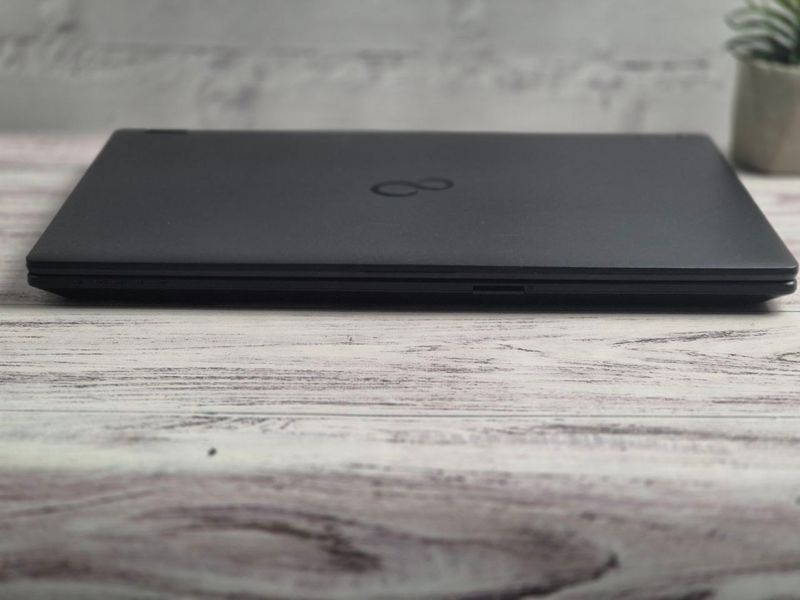 Б/у Ноутбук 15.6" Fujitsu LifeBook E459 Intel Core i5-8250U 8Gb RAM 256Gb SSD FullHD IPS 777727052025_001