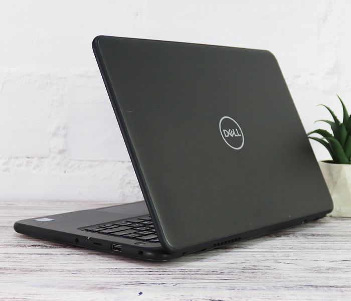 Б/в Ноутбук 13.3" Dell Latitude 3300 Intel Core i5-8250U 8Gb RAM 480Gb SSD NVMe pc000316