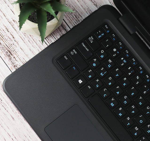Б/у Ноутбук 13.3" Dell Latitude 3300 Intel Core i5-8250U 8Gb RAM 1Tb SSD NVMe pc000317