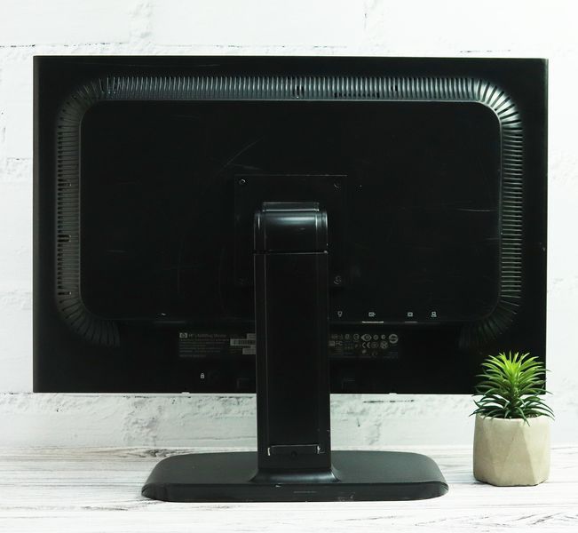 Б/у Монитор 24" HP Compaq LA2405wg 1920x1200 DisplayPort/DVI/VGA USB-Hub PIVOT B-Class 1395
