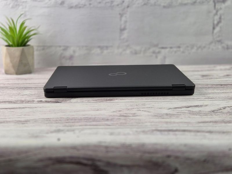 Б/у Ноутбук 12.5" Fujitsu LifeBook U728 Intel Core i5-8250U 16Gb RAM 256Gb SSD FullHD IPS lifebooku728czkfv_001