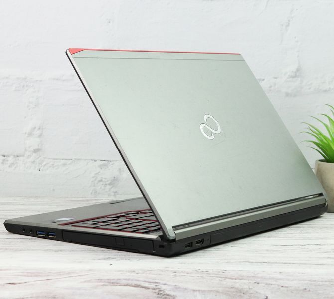 Б/в Ноутбук 15.6" Fujitsu LifeBook E756 Intel Core i5-6200U 8Gb RAM 256Gb SSD B-Class pc000355