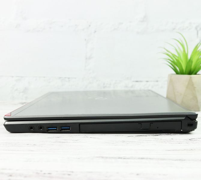 Б/в Ноутбук 15.6" Fujitsu LifeBook E756 Intel Core i5-6200U 8Gb RAM 256Gb SSD B-Class pc000355