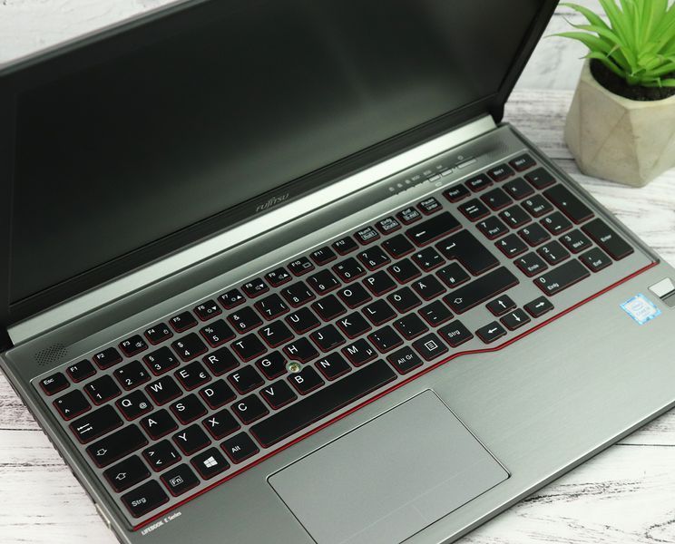 Б/в Ноутбук 15.6" Fujitsu LifeBook E756 Intel Core i5-6200U 8Gb RAM 256Gb SSD B-Class pc000355