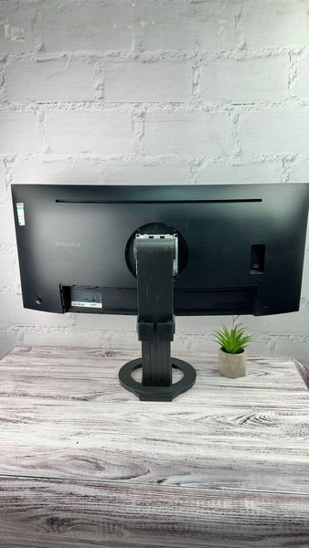 Б/в Вигнутий монітор 34" Samsung Ultra WQHD Professional C34H890WJU 3440x1440 21:9 1800R 100HZ Curved USB-Hub HDMI/DisplayPort/Type-C 937211