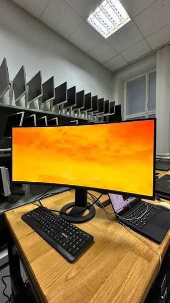 Б/в Вигнутий монітор 34" Samsung Ultra WQHD Professional C34H890WJU 3440x1440 21:9 1800R 100HZ Curved USB-Hub HDMI/DisplayPort/Type-C 937211