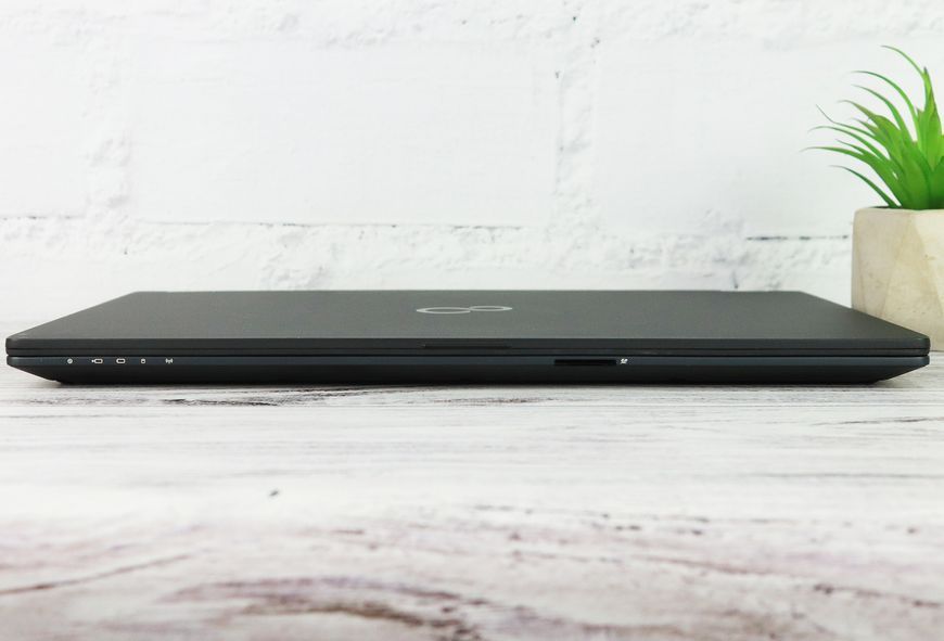Б/у Ноутбук 15.6" Fujitsu LifeBook U757 Intel Core i5-7200U 8Gb RAM 256Gb SSD NVMe FullHD IPS 9999-29022024-55601