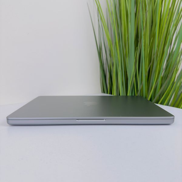 Б/в Ноутбук 14.2" Apple MacBook Pro 14 M1 Pro 16Gb RAM 512Gb SSD Liquid Retina XDR Space (1852) B-Class 888-macpro14-1852