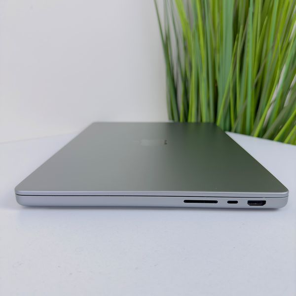 Б/в Ноутбук 14.2" Apple MacBook Pro 14 M1 Pro 16Gb RAM 512Gb SSD Liquid Retina XDR Space (1852) B-Class 888-macpro14-1852