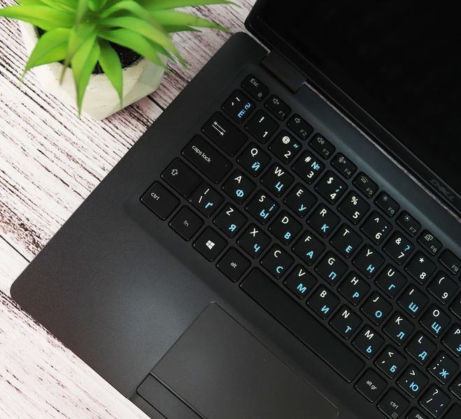 Б/в Ноутбук 13.3" Dell Latitude 5300 Intel Core i5-8350U 16Gb RAM 480Gb SSD FullHD IPS lat5300scsvccx_005