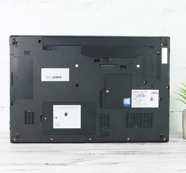 Б/у Ноутбук 15.6" Fujitsu LifeBook E756 Intel Core i7-6500U 32Gb RAM 1Tb SSD FullHD pc000290ssq_0011
