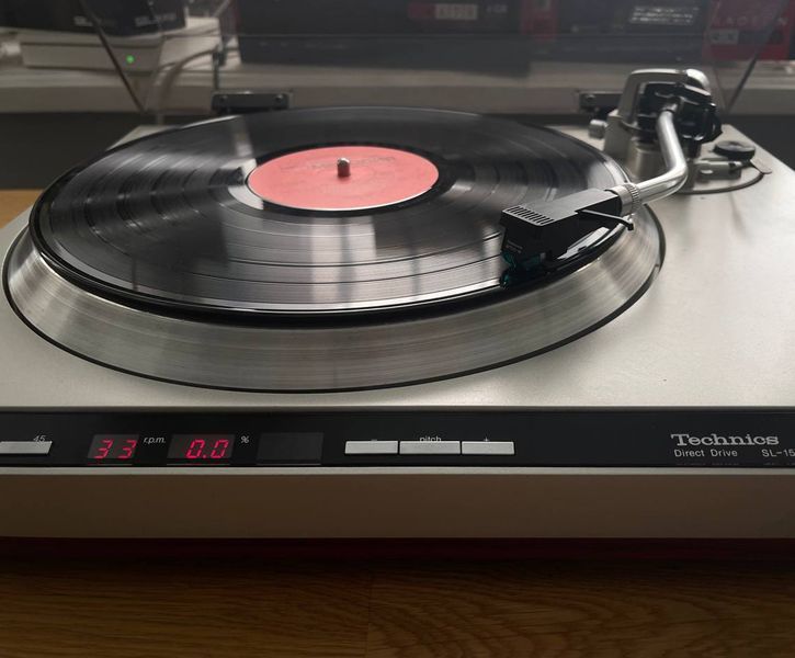 Б/у Виниловый проигрыватель Technics Quartz SL-1500MK2 Direct Drive tecknicsquartzsl1500mk2