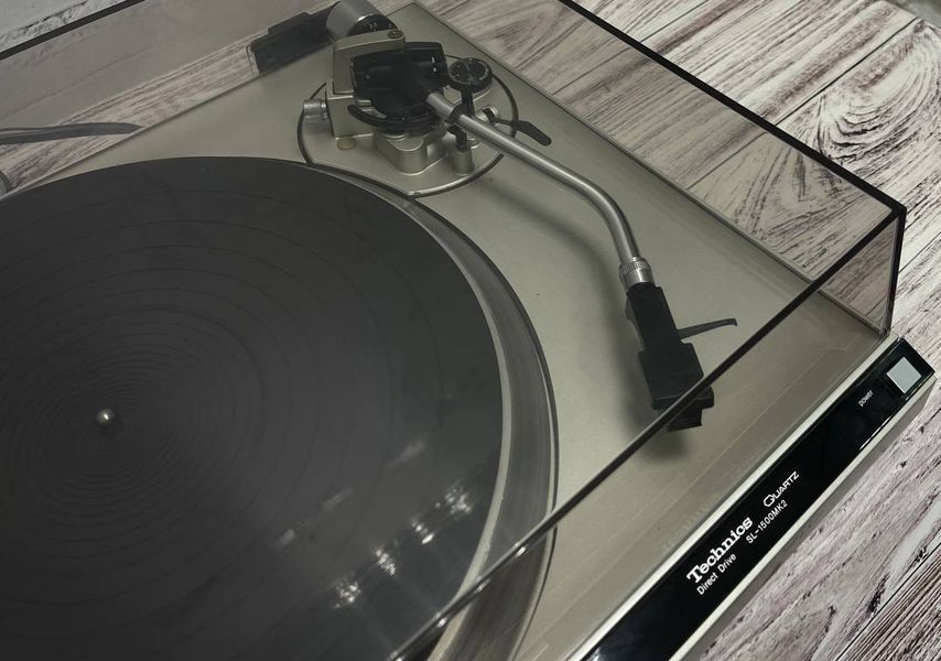Б/у Виниловый проигрыватель Technics Quartz SL-1500MK2 Direct Drive tecknicsquartzsl1500mk2