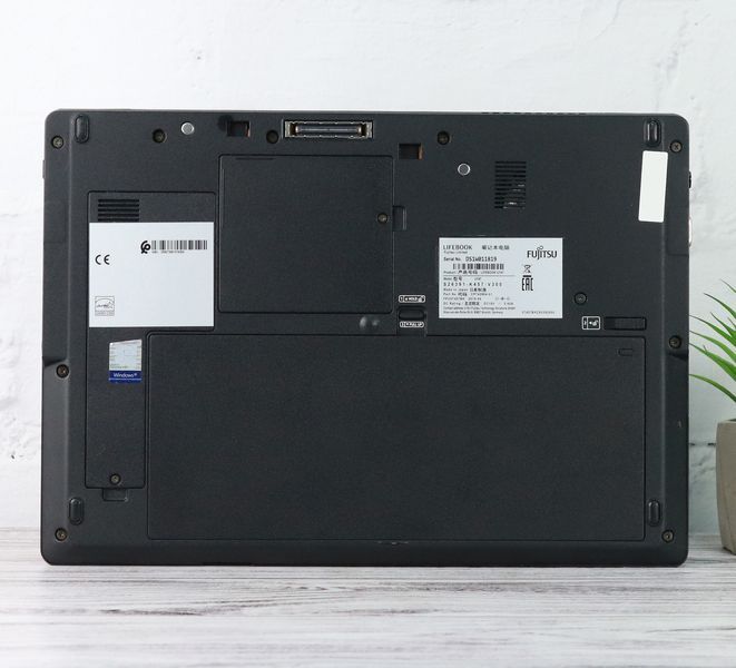 Б/в Ноутбук 14" Fujitsu LifeBook U747 Intel Core i5-6300U 32Gb RAM 1Tb SSD NVMe FullHD IPS 77778-27022024-1-225201-00010